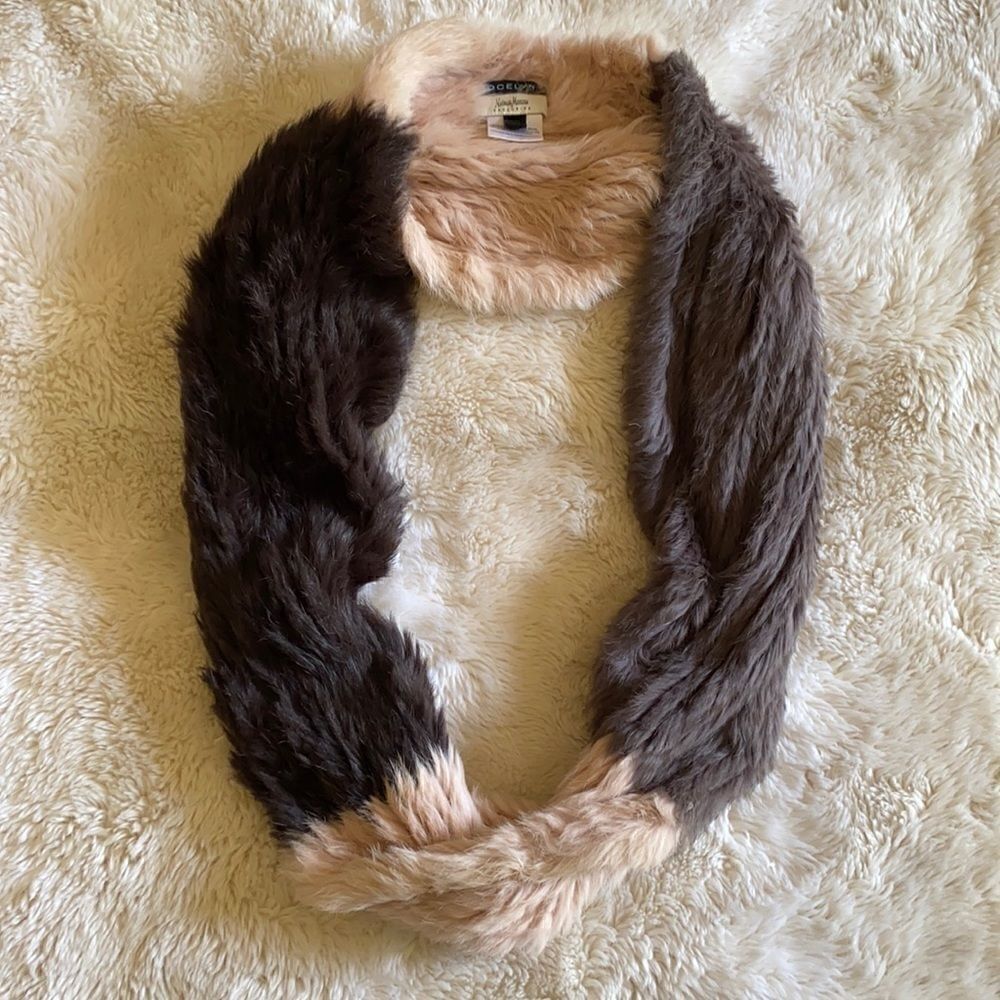 Jocelyn Womens Infinity Scarf 